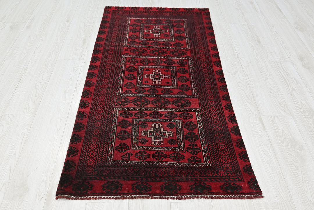 red Runner rug 2' 6" x 5' 2"