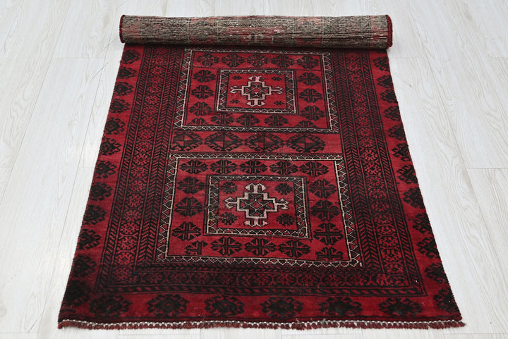 red Runner rug 2' 6" x 5' 2"