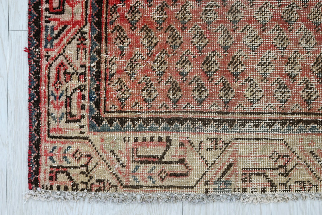 red Accent rug 2' 4" x 3' 7"