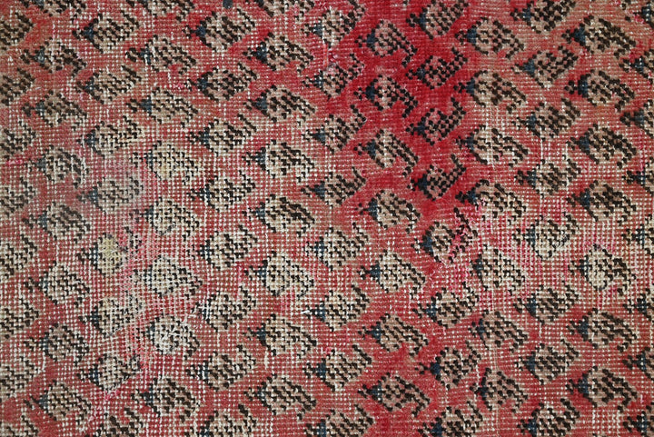 red Accent rug 2' 4" x 3' 7"