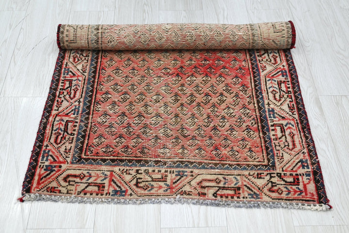 red Accent rug 2' 4" x 3' 7"