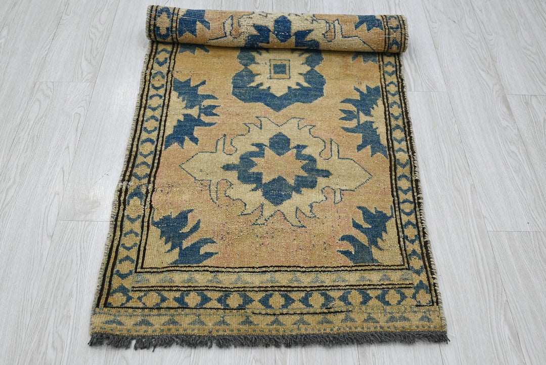 brown Runner rug 2' 2" x 5' 3"