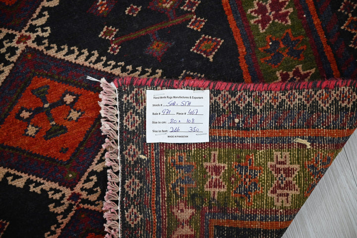 black Accent rug 2' 7" x 3' 7"