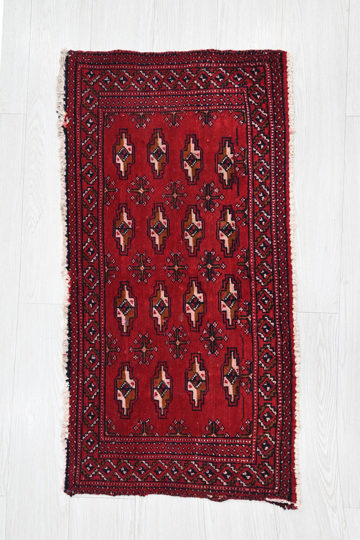 red Accent rug 1' 8" x 3' 5"