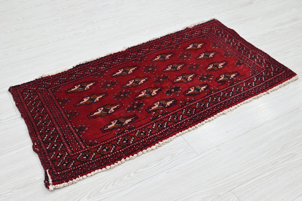 red Accent rug 1' 8" x 3' 5"