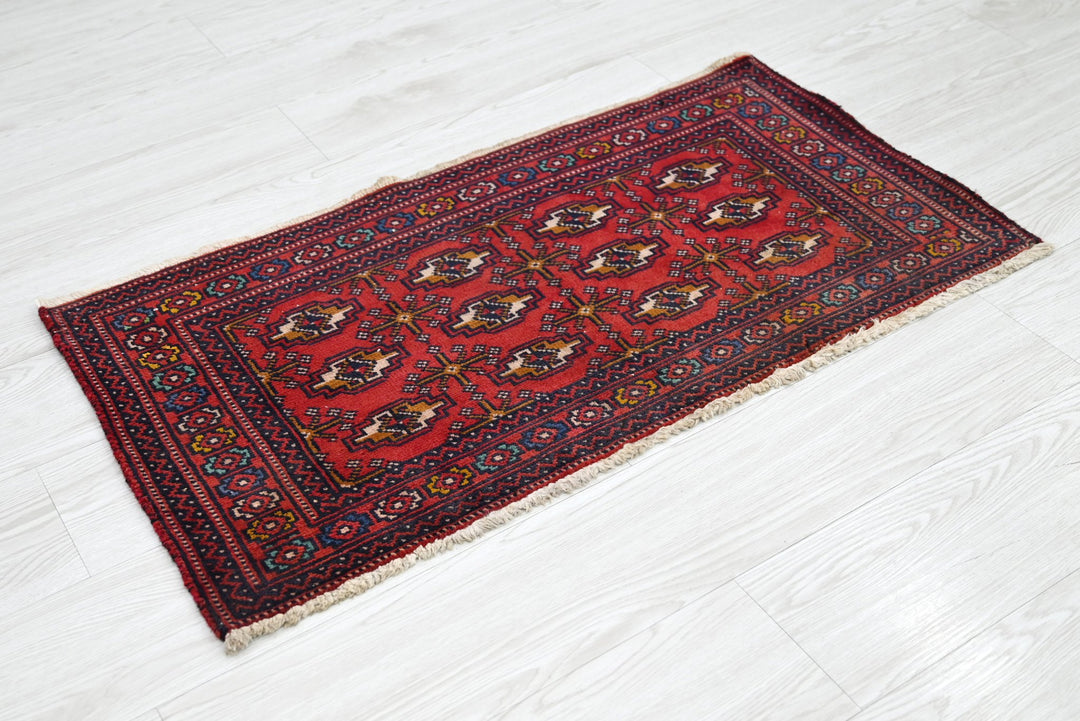 red Runner rug 1' 7" x 6' 5"