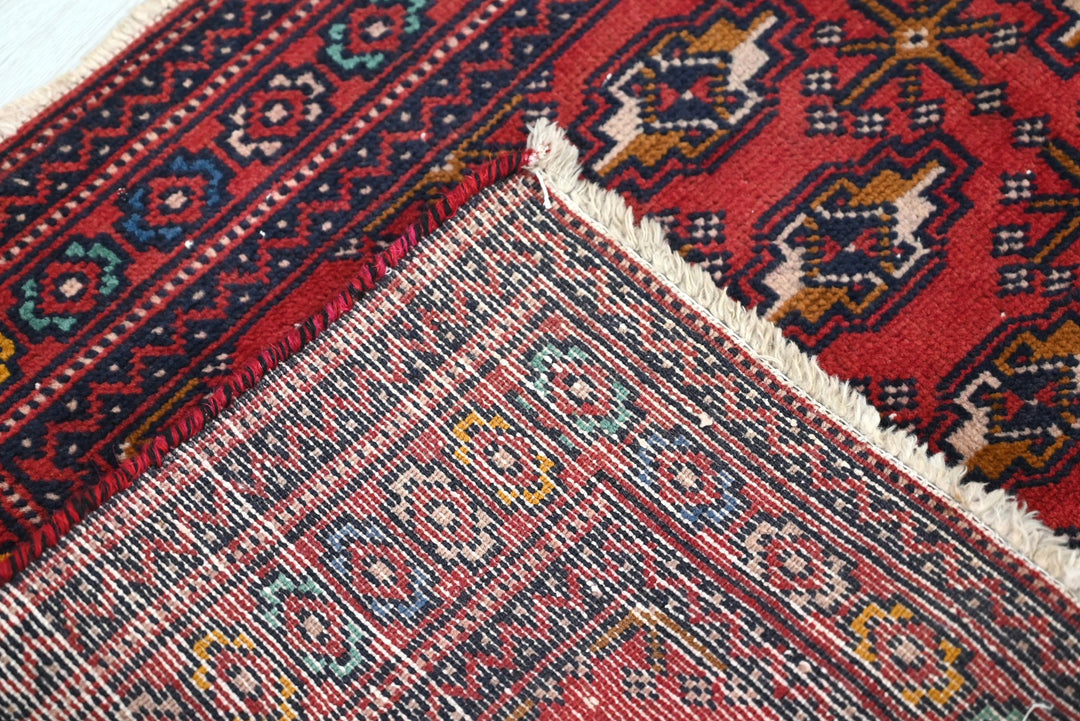 red Runner rug 1' 7" x 6' 5"