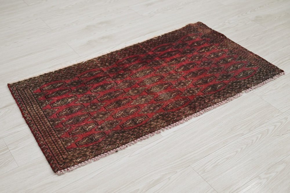 red Accent rug 1' 9" x 3' 4"