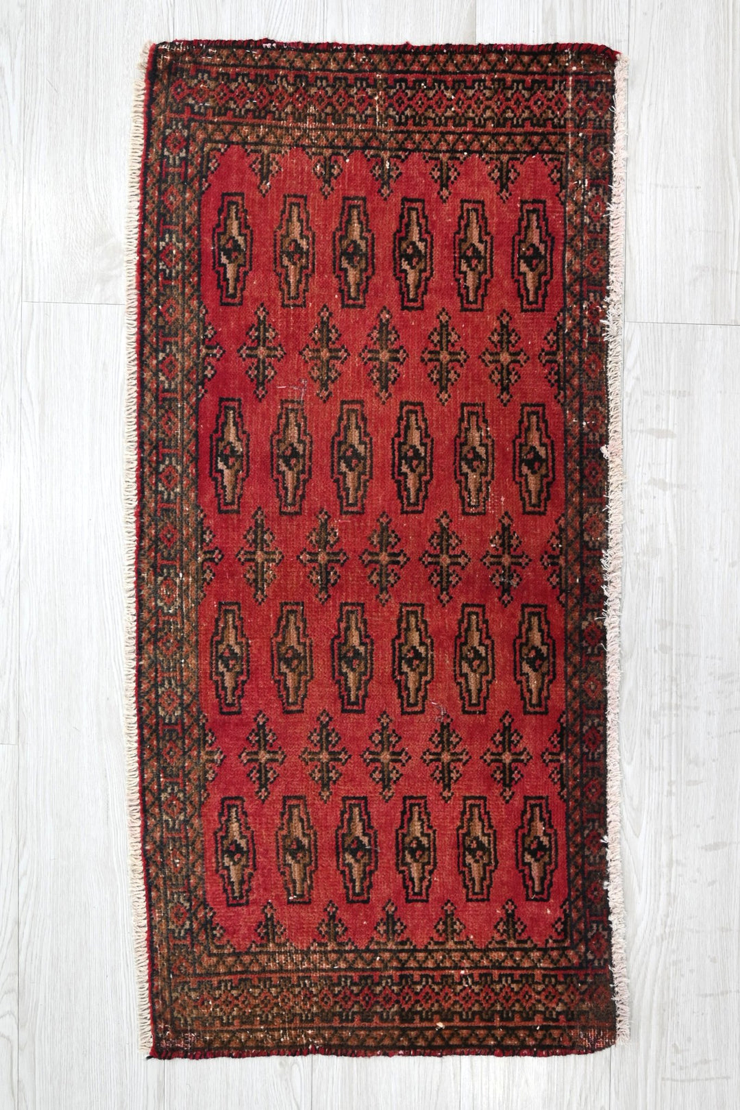 red Accent rug 1' 7" x 3' 4"