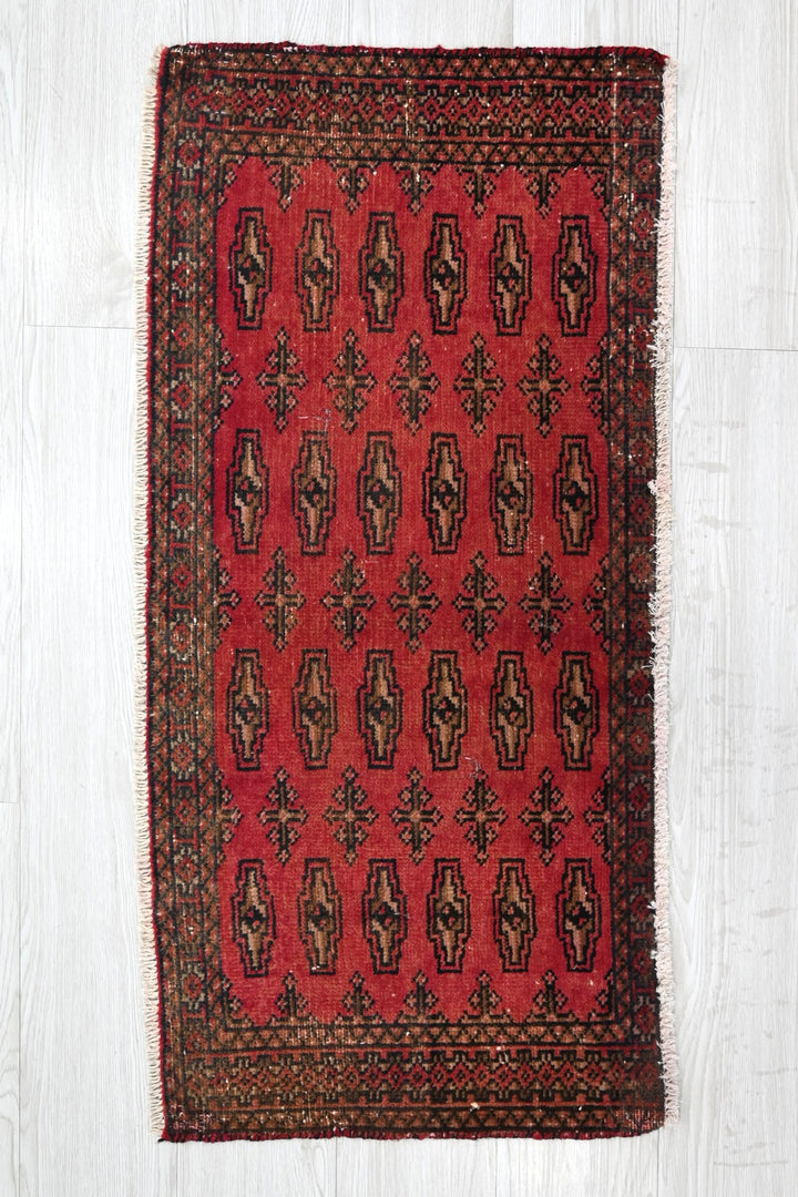 red Accent rug 1' 7" x 3' 4"