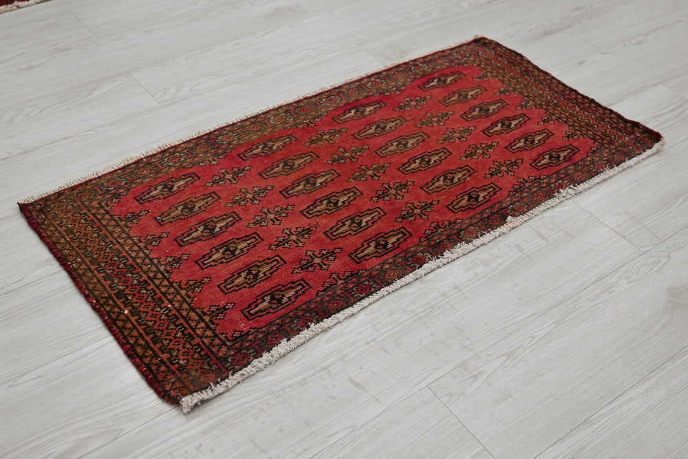 red Accent rug 1' 7" x 3' 4"