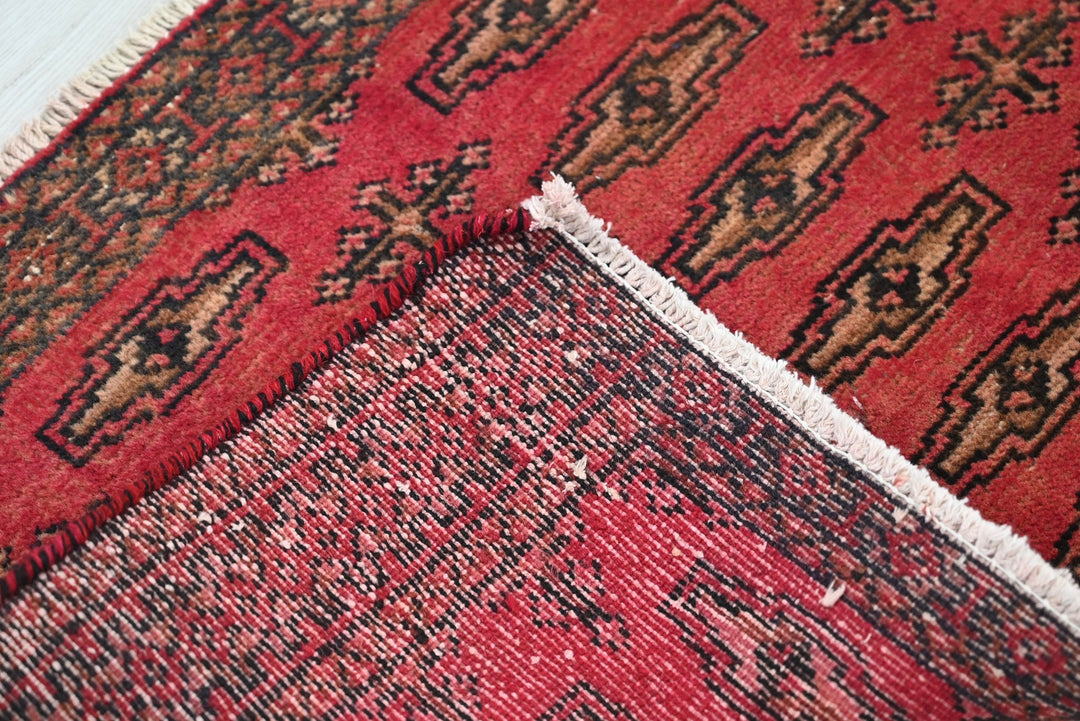 red Accent rug 1' 7" x 3' 4"