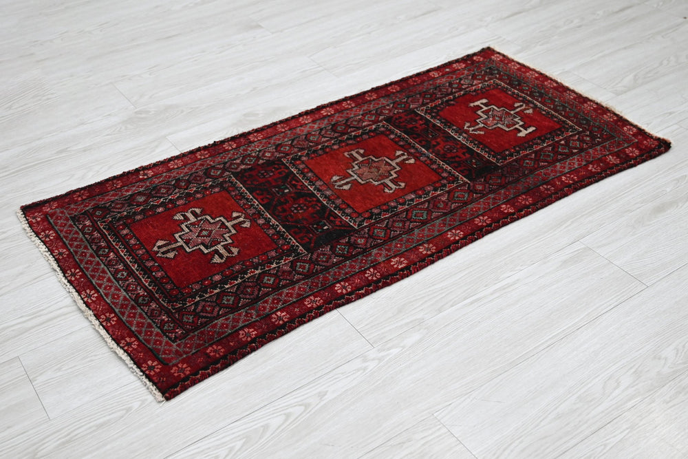 red Accent rug 1' 10" x 3' 10"