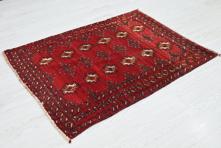 red Accent rug 2' 7" x 3' 3"