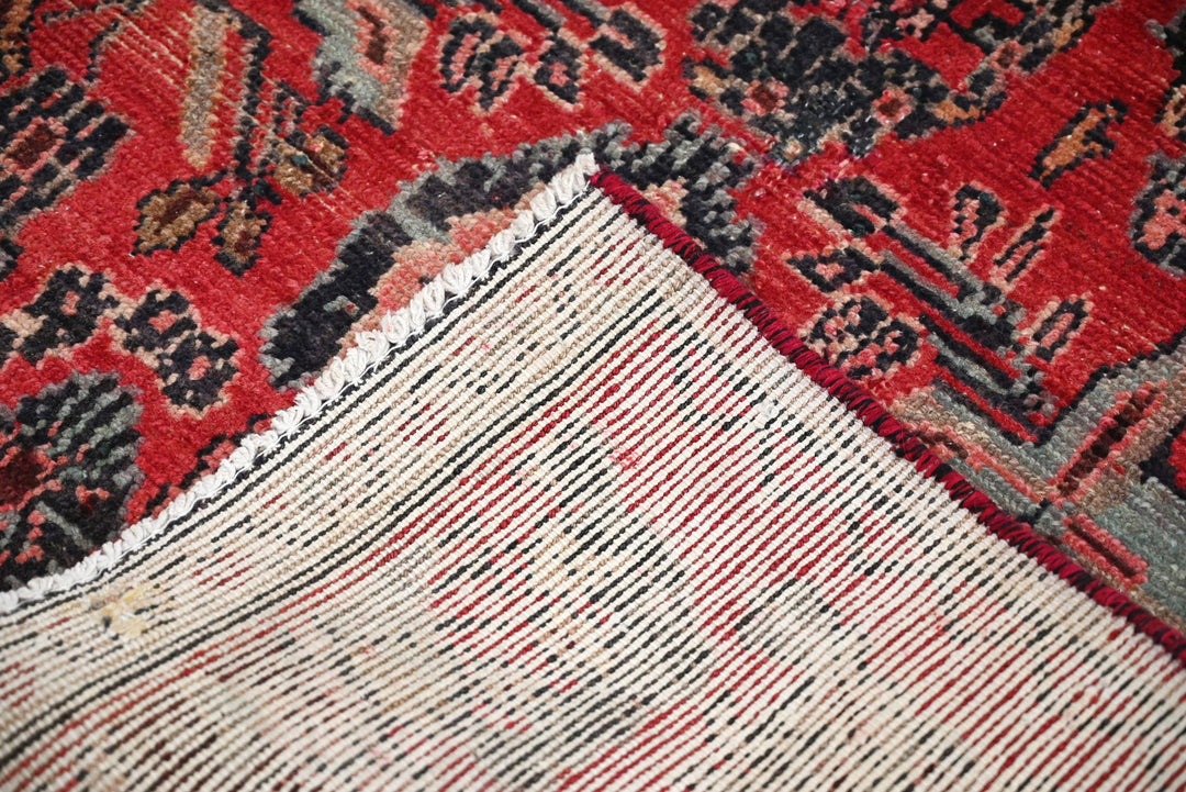 red Accent rug 2' 9" x 3' 1"