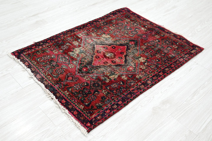 red Accent rug 2' 5" x 3' 3"