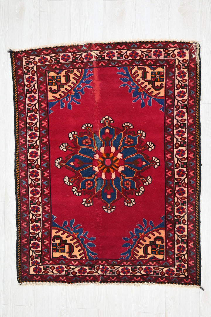 red Accent rug 2' 10" x 3' 5"
