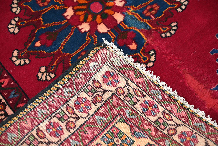 red Accent rug 2' 10" x 3' 5"