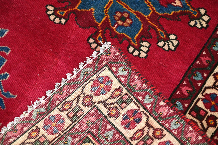red Accent rug 2' 5" x 3' 5"