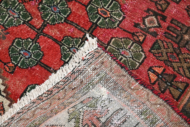 red Accent rug 2' 0" x 3' 9"