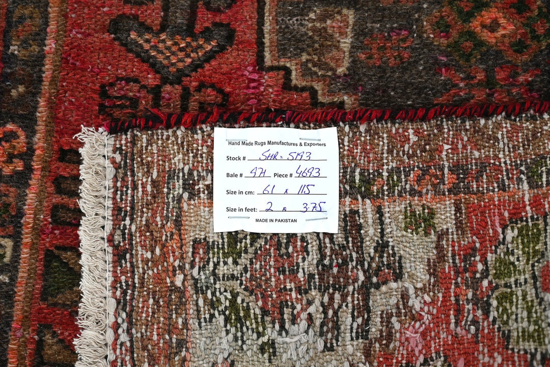 red Accent rug 2' 0" x 3' 9"