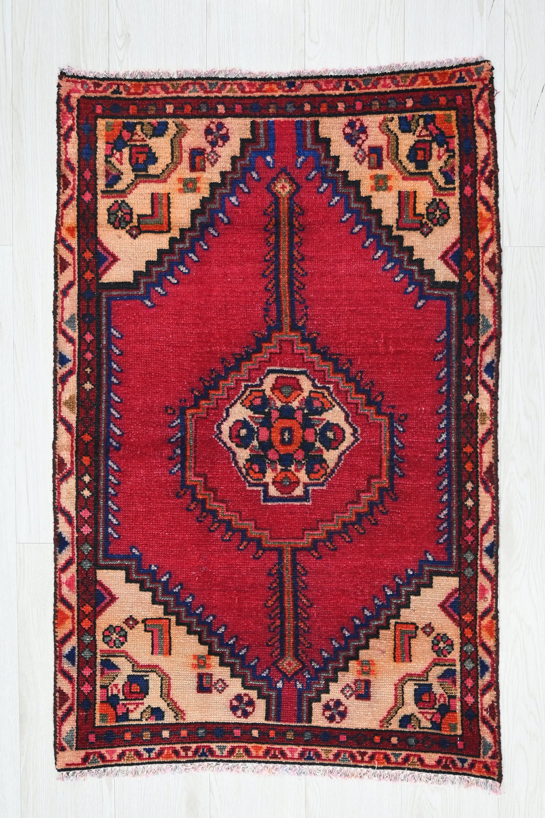 red Accent rug 2' 3" x 3' 5"