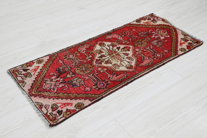 red Mini rug 1' 5" x 3' 5"