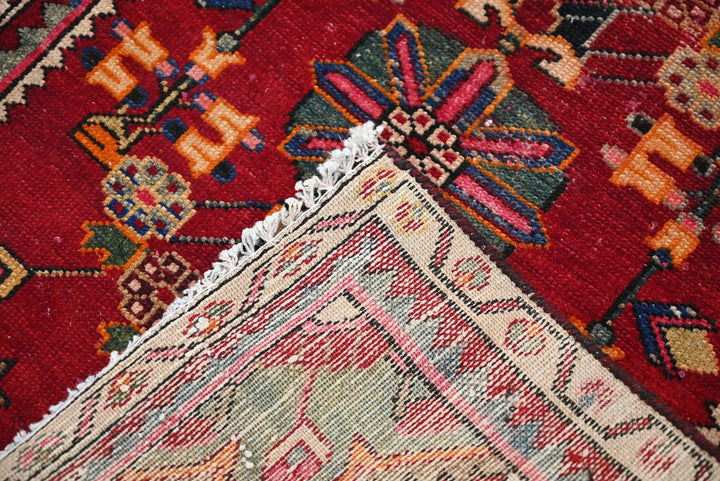 red Accent rug 2' 1" x 3' 0"