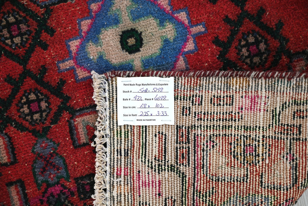 red Accent rug 2' 3" x 3' 4"