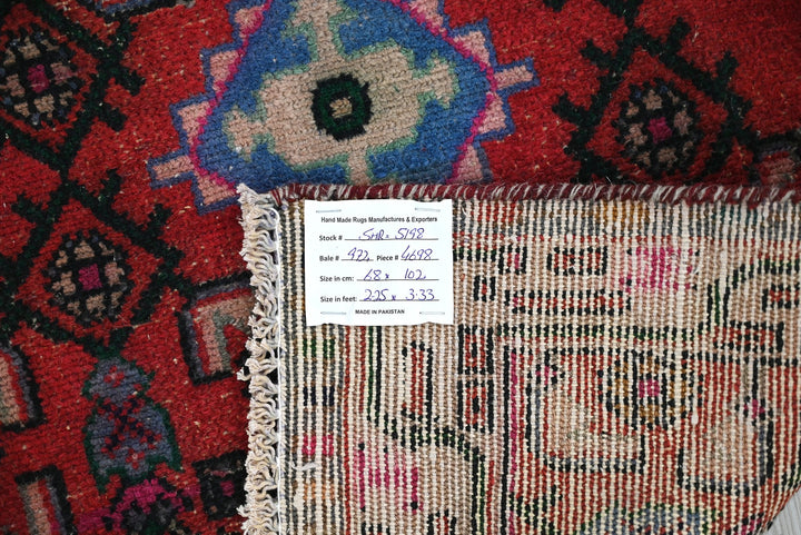 red Accent rug 2' 3" x 3' 4"