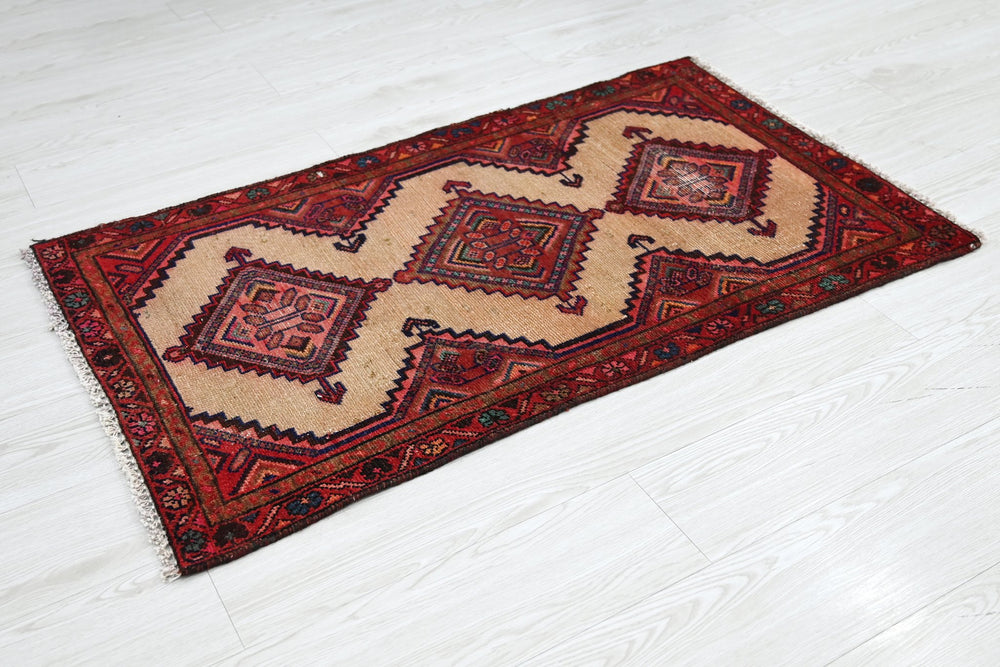 brown Accent rug 2' 3" x 3' 9"