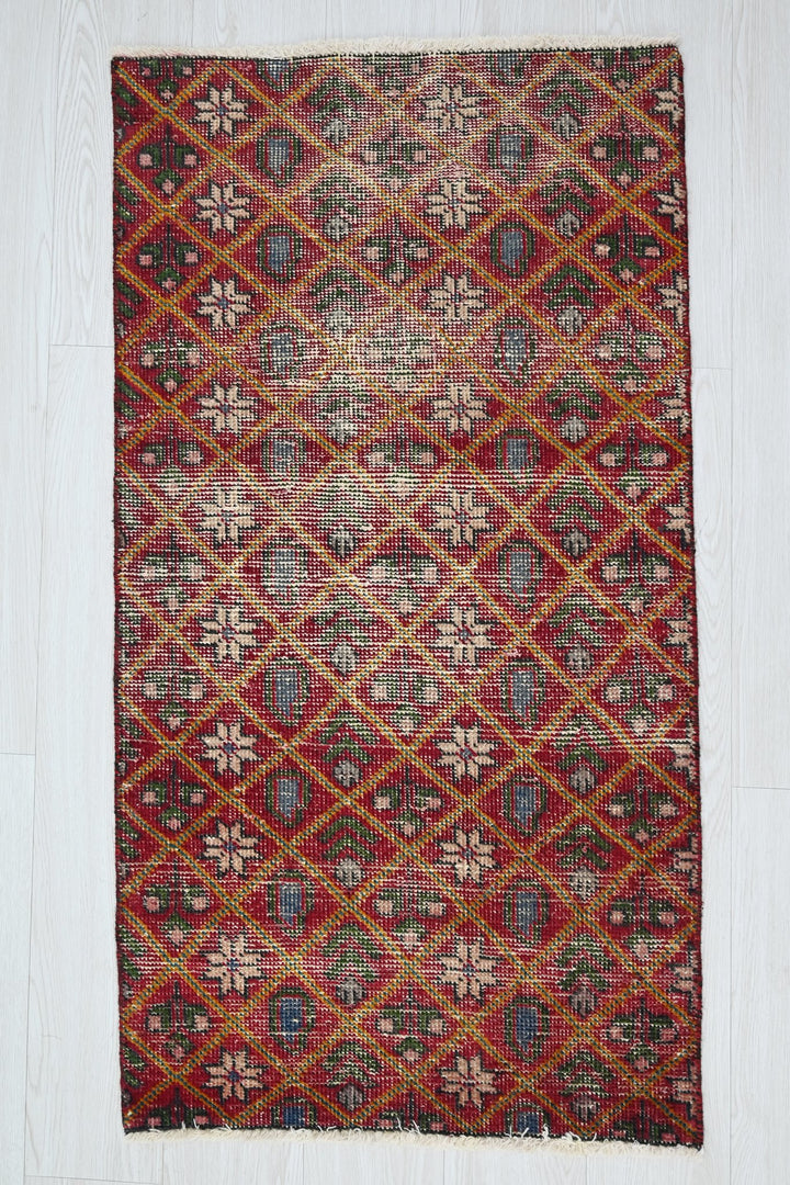red Accent rug 2' 1" x 3' 10"