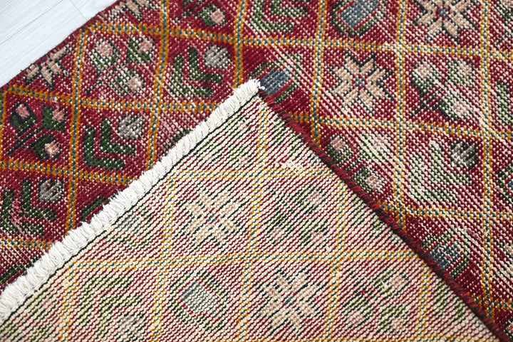 red Accent rug 2' 1" x 3' 10"