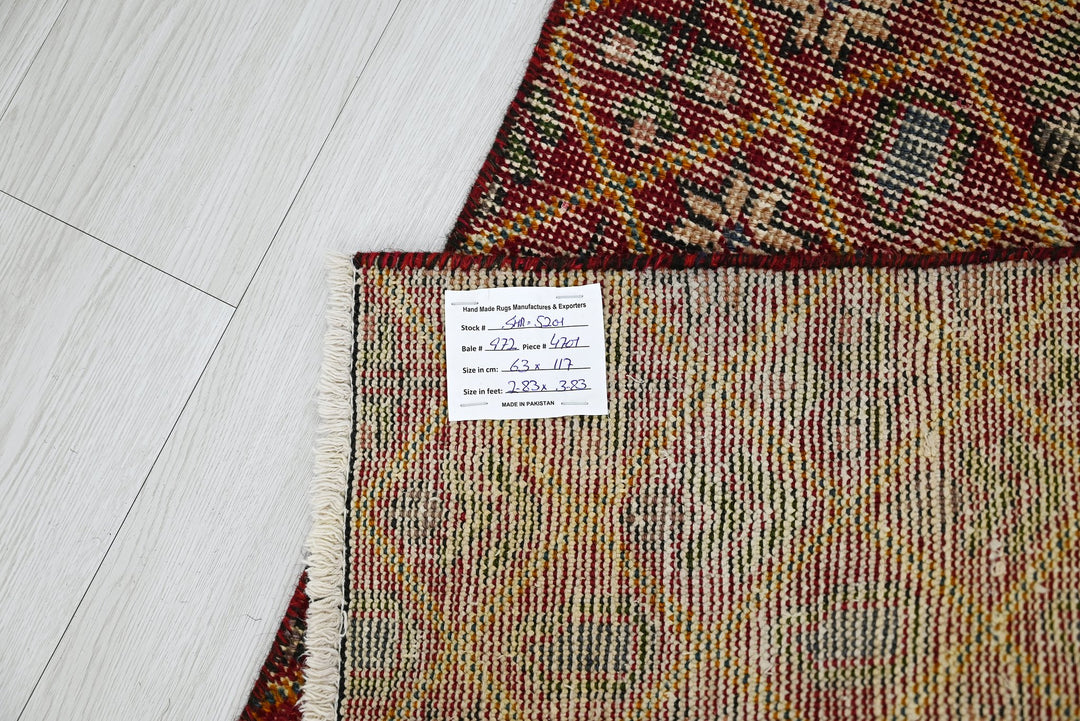 red Accent rug 2' 1" x 3' 10"