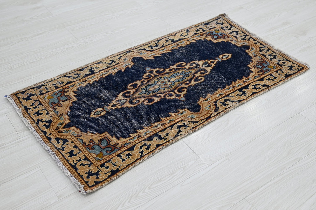 blue Accent rug 1' 10" x 3' 8"
