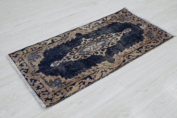 blue Accent rug 1' 9" x 3' 7"