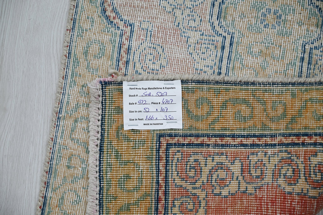 pink Accent rug 1' 8" x 3' 6"