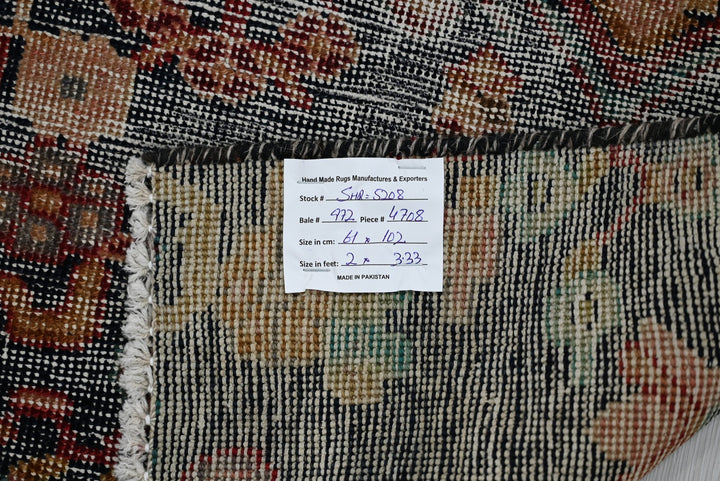 black Accent rug 2' 0" x 3' 4"