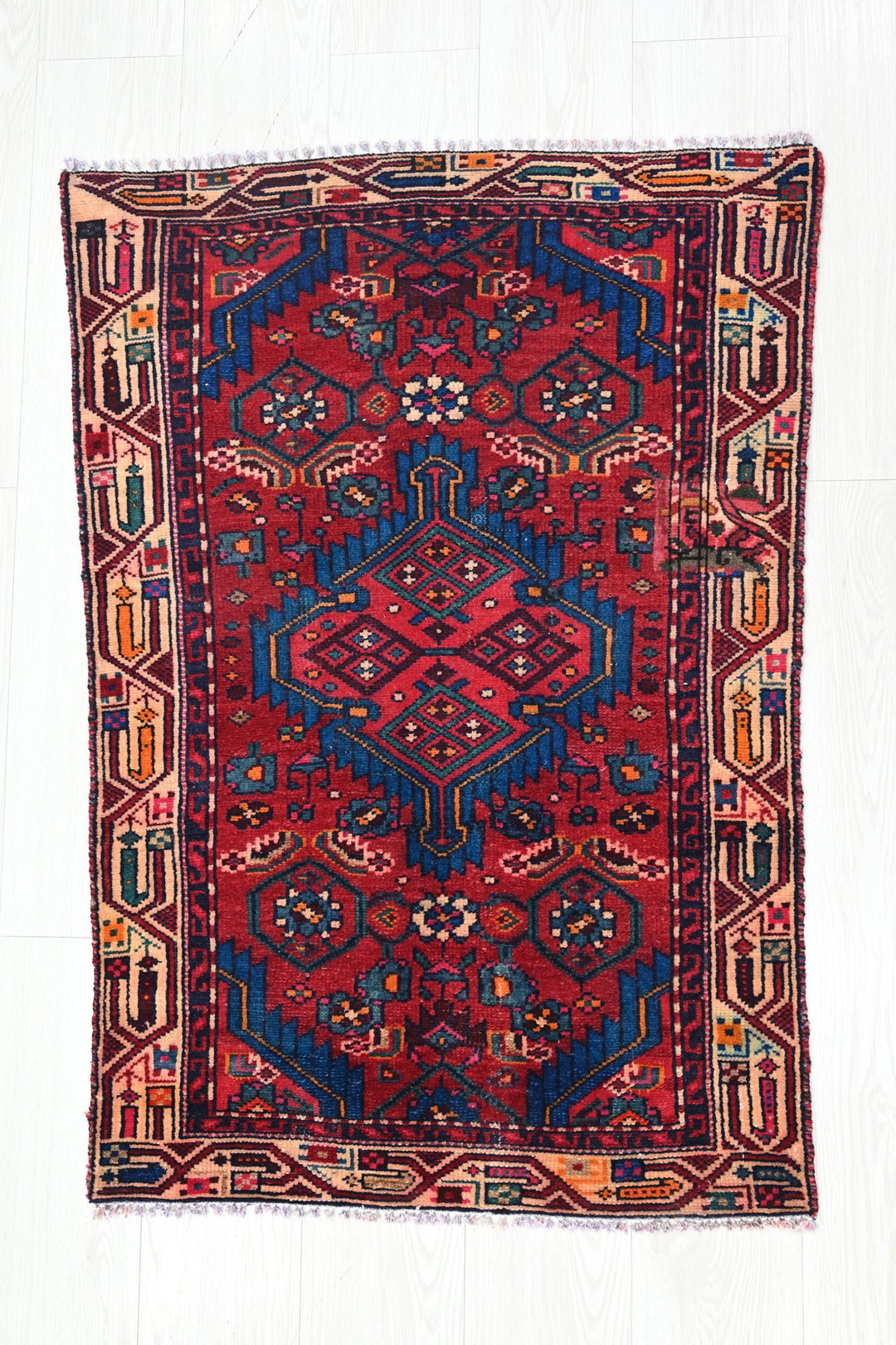 red Accent rug 2' 2" x 3' 5"
