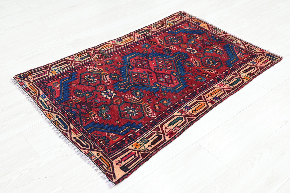red Accent rug 2' 2" x 3' 5"