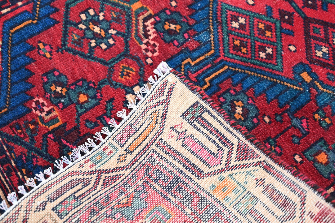 red Accent rug 2' 2" x 3' 5"