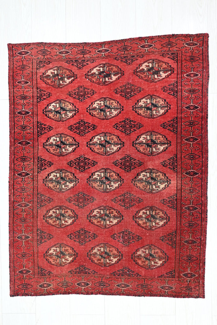 red Accent rug 2' 9" x 3' 5"