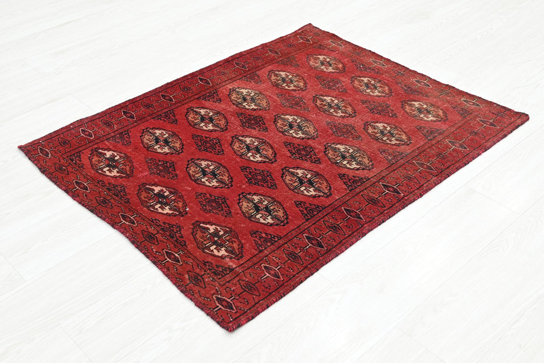 red Accent rug 2' 9" x 3' 5"