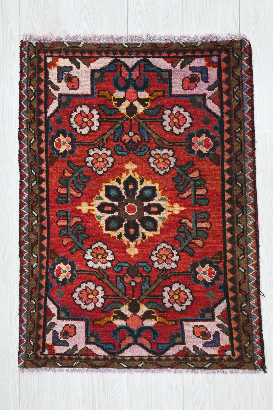 red Accent rug 2' 1" x 2' 10"