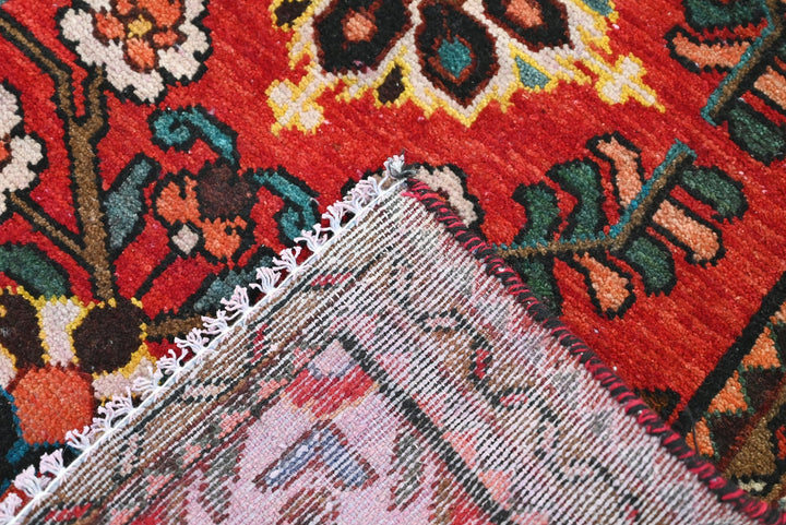 red Accent rug 2' 1" x 2' 10"