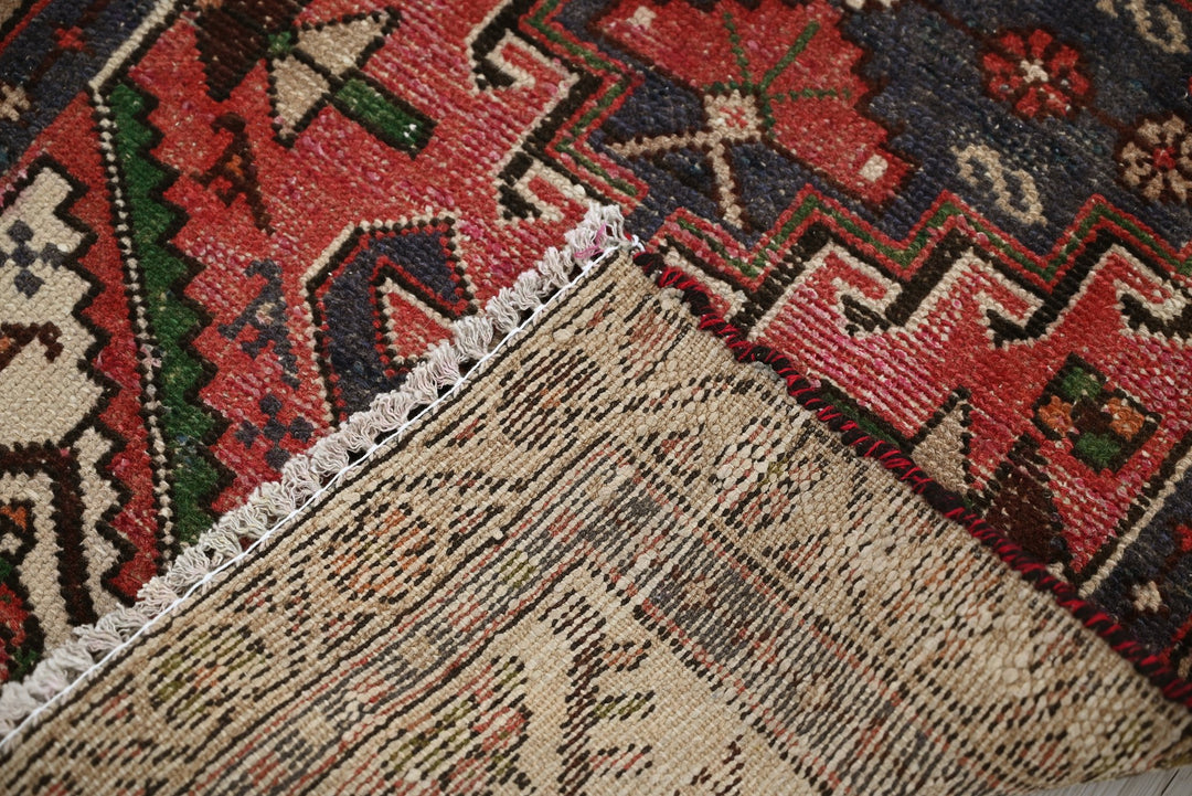 red Accent rug 2' 2" x 3' 4"