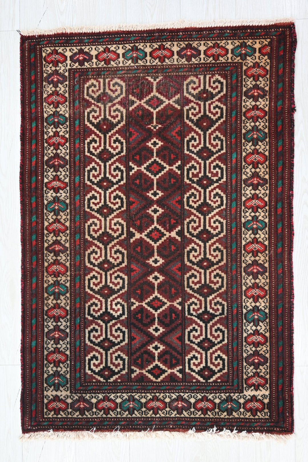 red Accent rug 2' 6" x 3' 6"