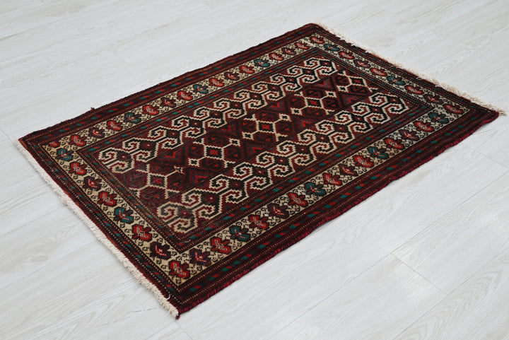 red Accent rug 2' 6" x 3' 6"