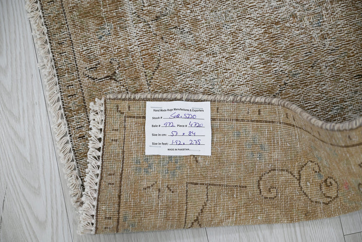 brown Accent rug 1' 10" x 2' 9"