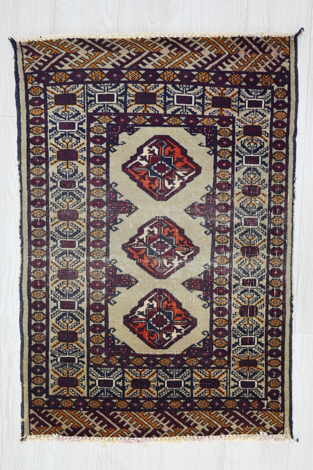 brown Accent rug 2' 1" x 3' 0"